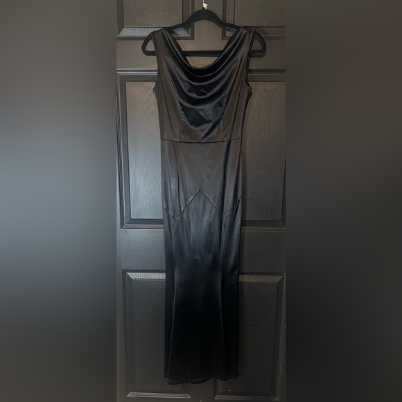 Formal Black Long Fishtail Dress - Picture 8 of 15